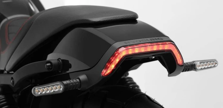 HYOSUNG_GV_125X_black_Detail_02_7b59697b29.jpg